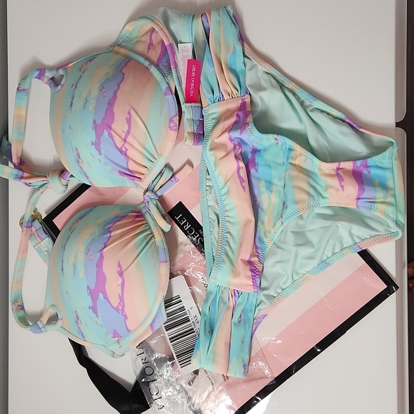 Victoria's Secret "The Knockout" Push-up Halter Bikini size 34C + Small bottoms - Picture 2 of 5